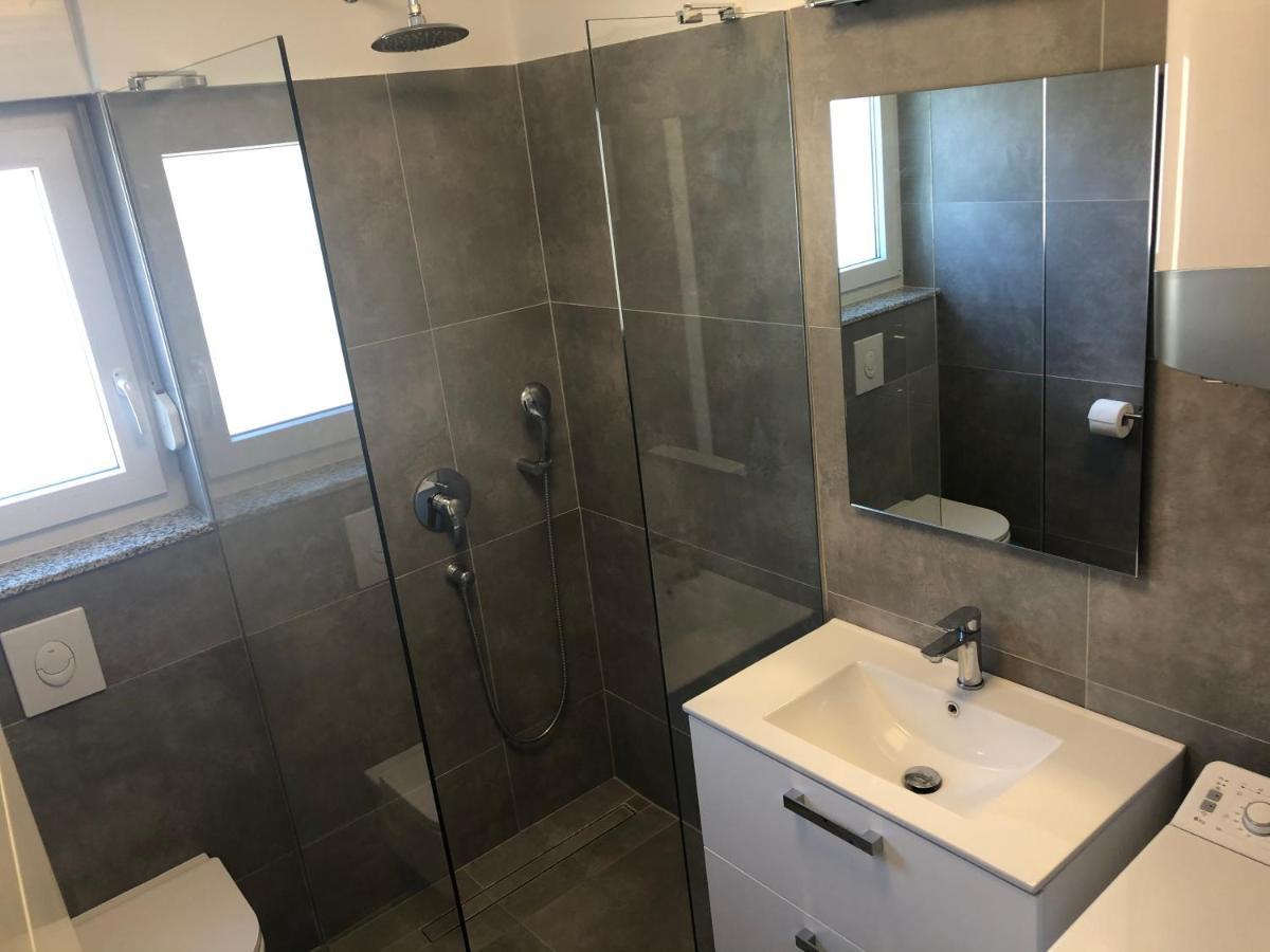 Apartment Lea Nin Bagian luar foto