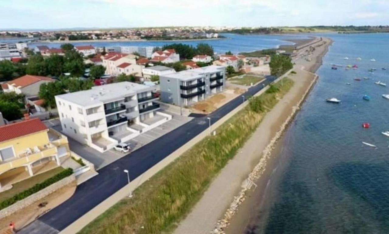 Apartment Lea Nin Bagian luar foto
