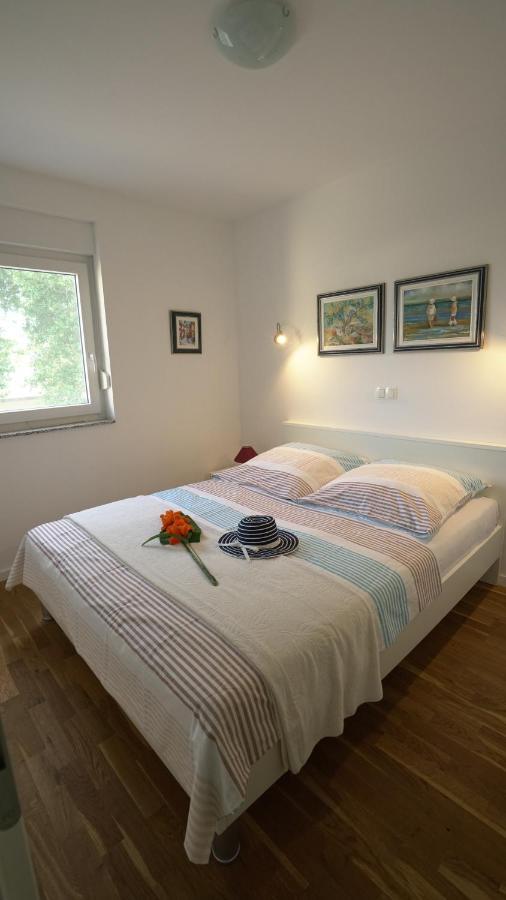 Apartment Lea Nin Bagian luar foto