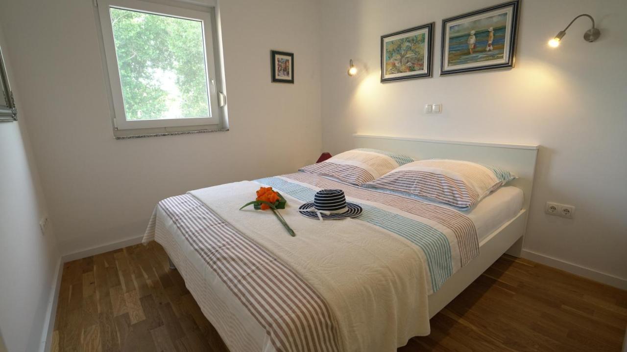 Apartment Lea Nin Bagian luar foto