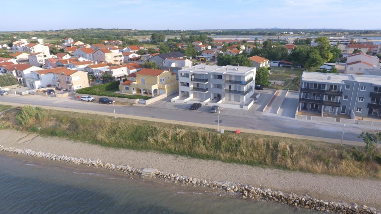 Apartment Lea Nin Bagian luar foto